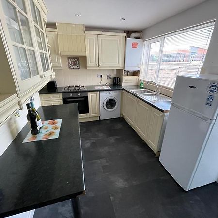 Cheerful 2 Bedroom House Hindley Esterno foto