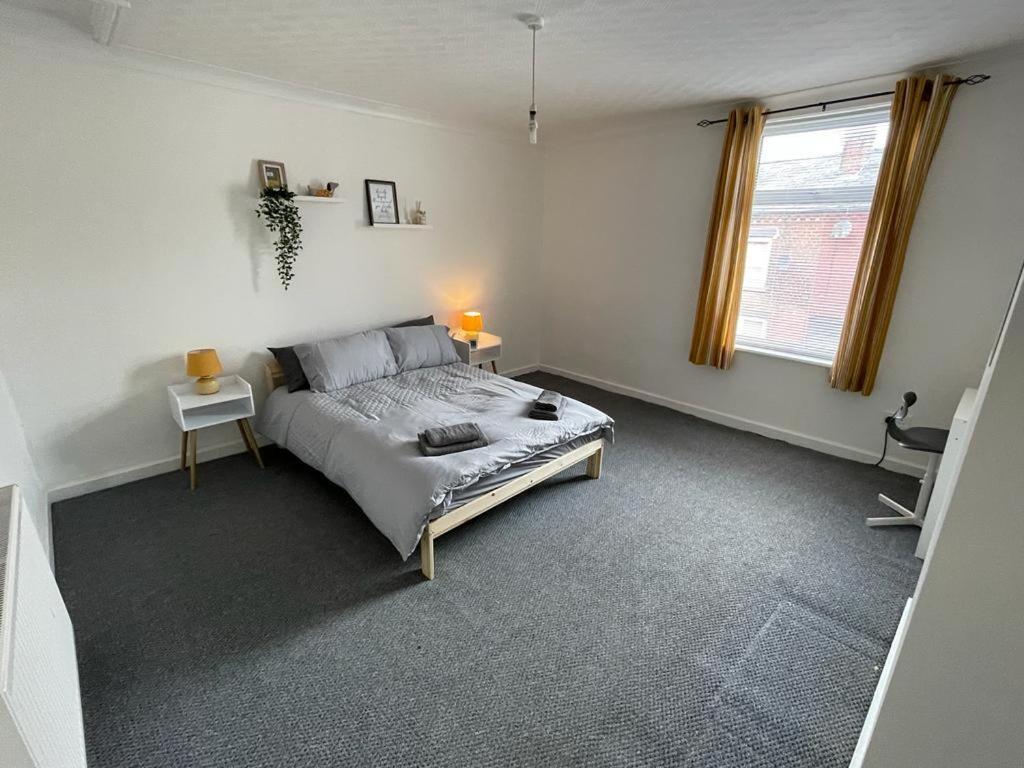 Cheerful 2 Bedroom House Hindley Esterno foto
