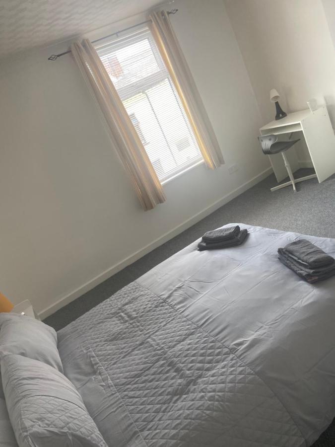 Cheerful 2 Bedroom House Hindley Esterno foto