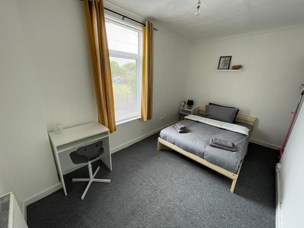 Cheerful 2 Bedroom House Hindley Esterno foto