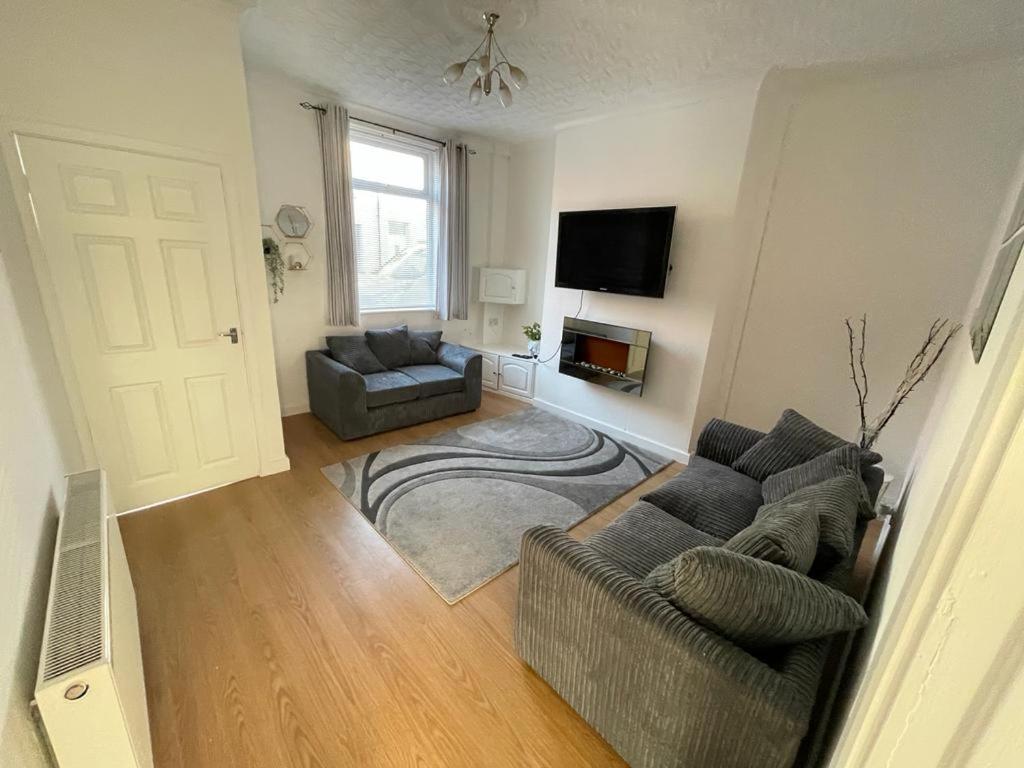 Cheerful 2 Bedroom House Hindley Esterno foto